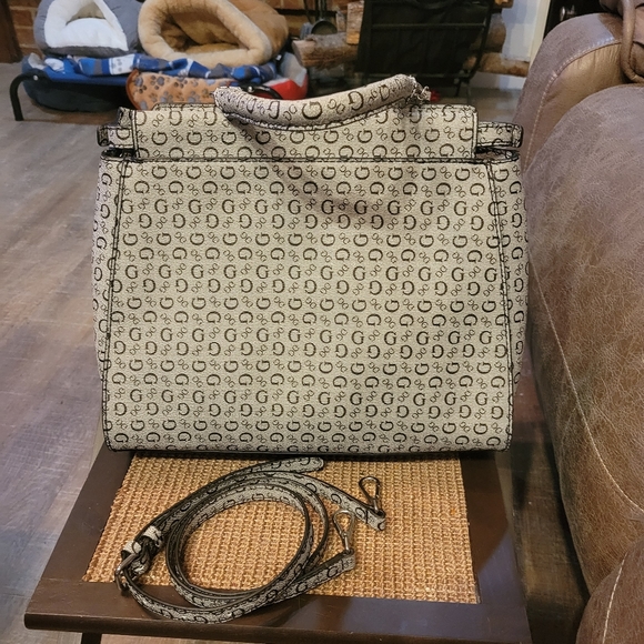 Guess Monogram Bag - Picture 2 of 6
